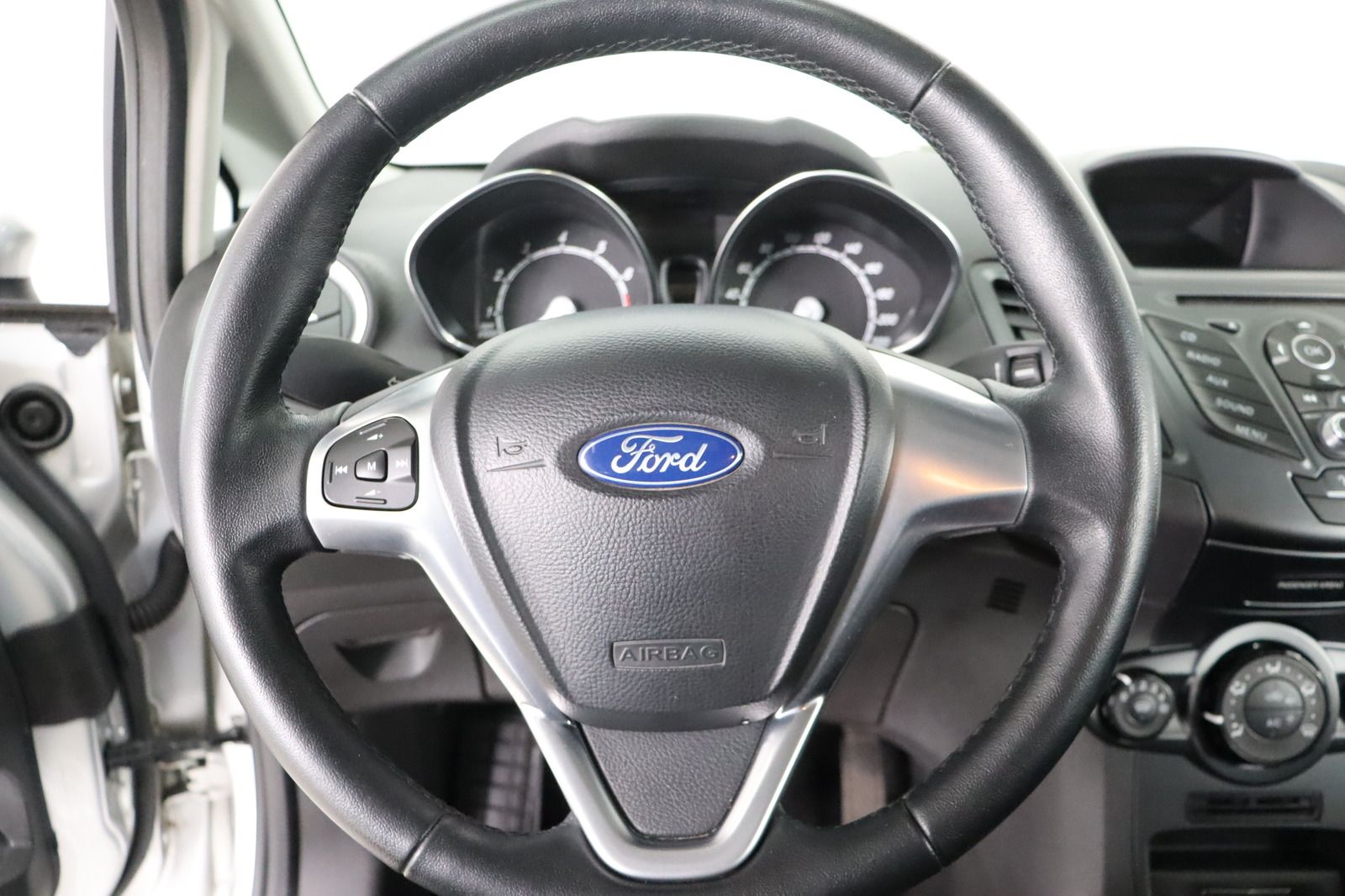 Fahrzeugabbildung Ford Fiesta 1.25l Duratec DOHC EFI * beh.FS * SHZ * T