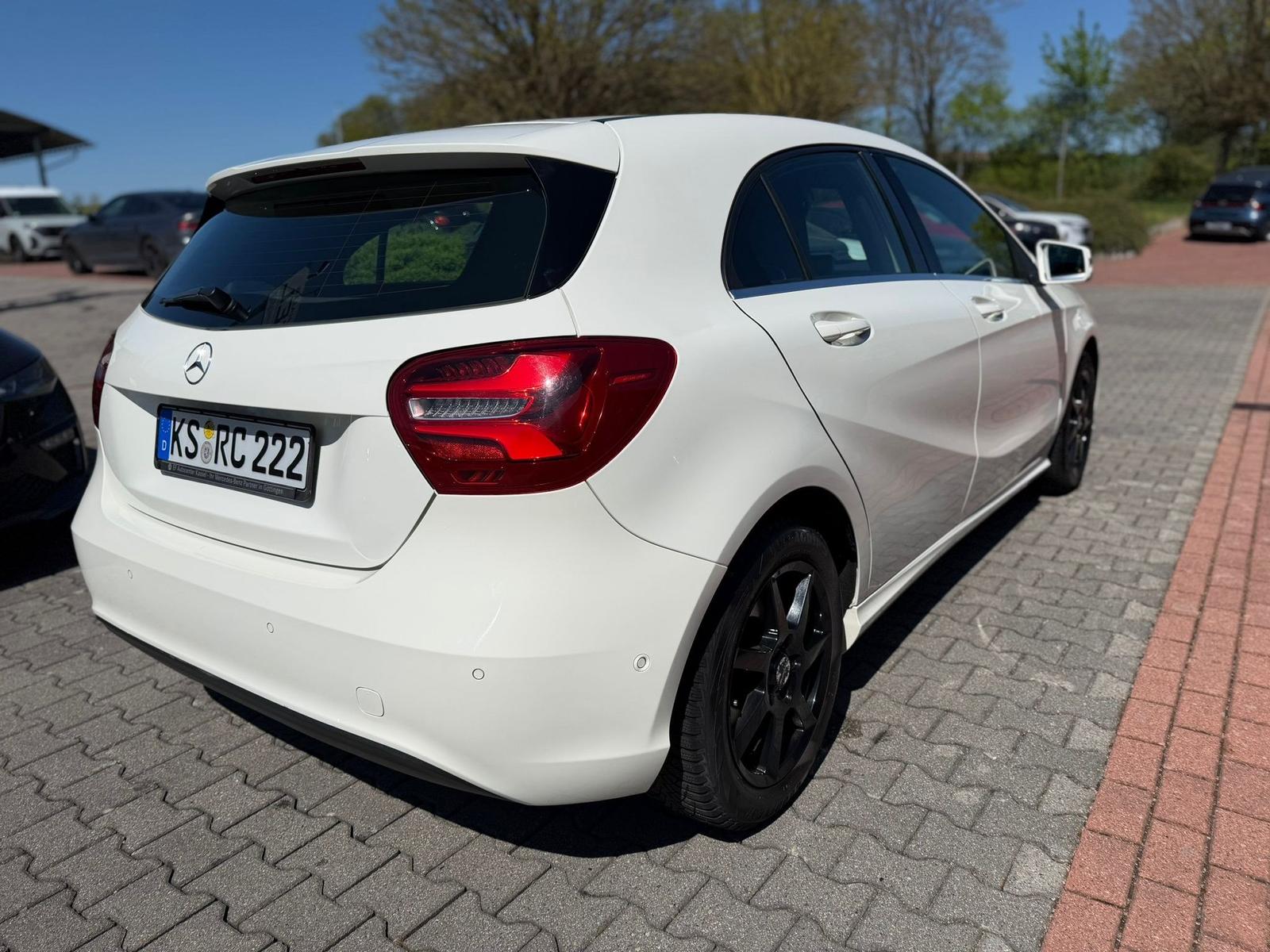 Mercedes-Benz A 180 Navi LED High Performace Sitzheizung PDC A