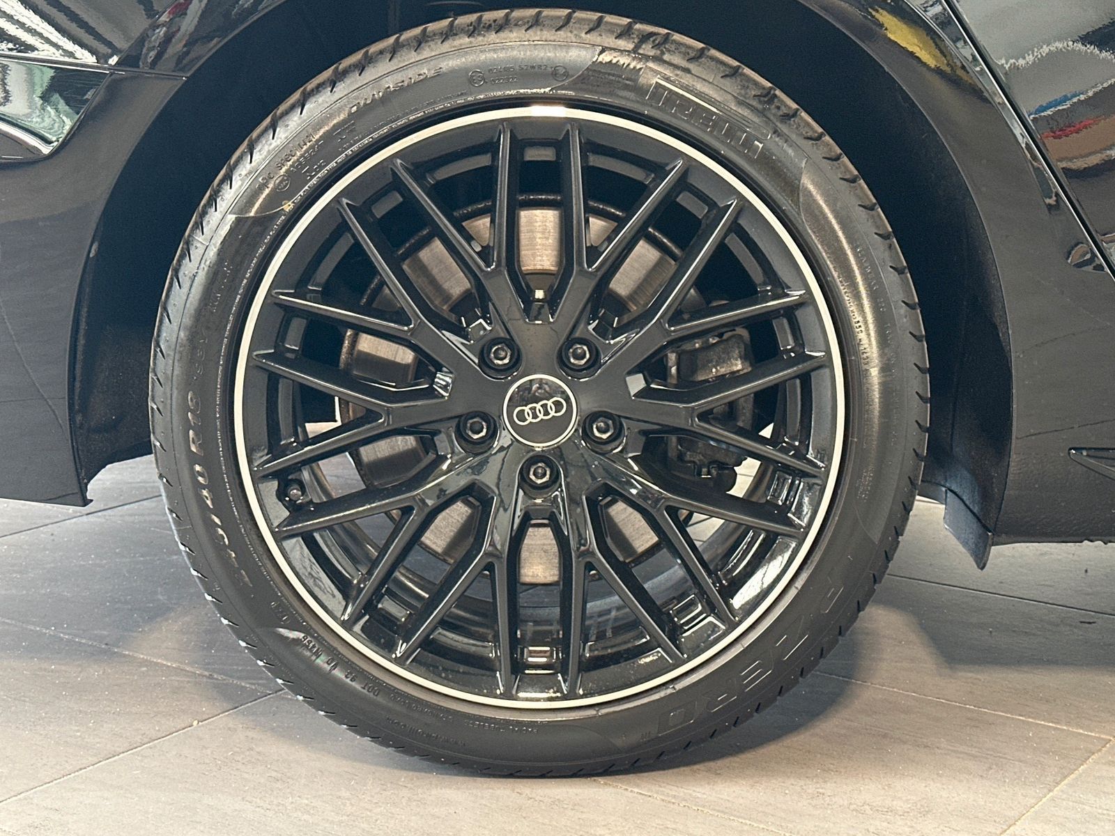 Fahrzeugabbildung Audi A4 Avant 45 TFSI Quattro Advanced Black NAV+LED