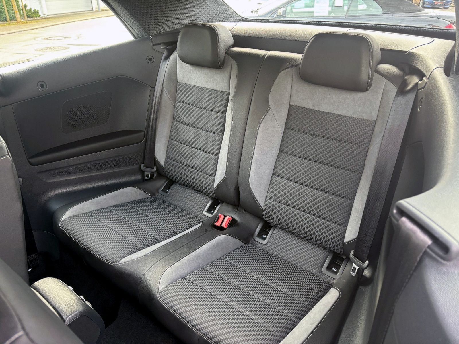 Fahrzeugabbildung Volkswagen T-Roc Cabrio 1.5TSI DSG R-Line ACC KAM LED SHZ
