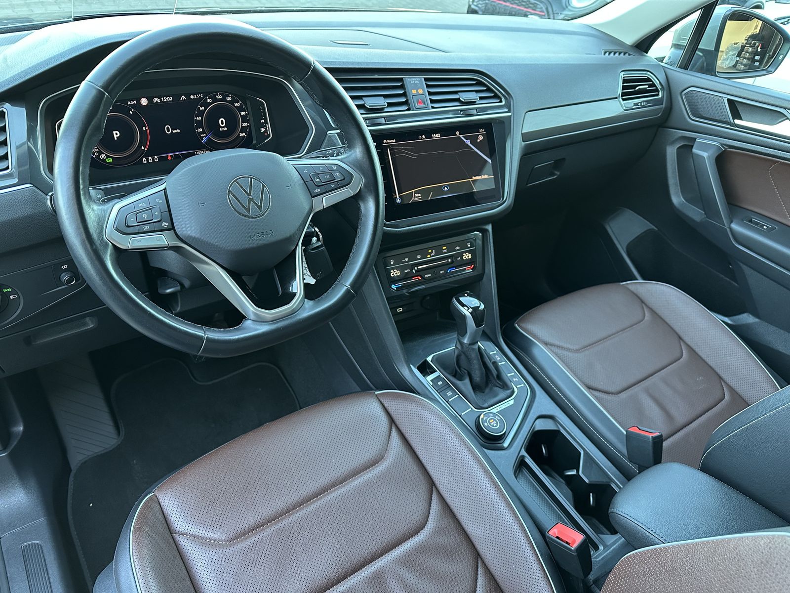 Fahrzeugabbildung Volkswagen Tiguan Allspace 2.0 TDI 4M DSG Life NAV+LED+AHK