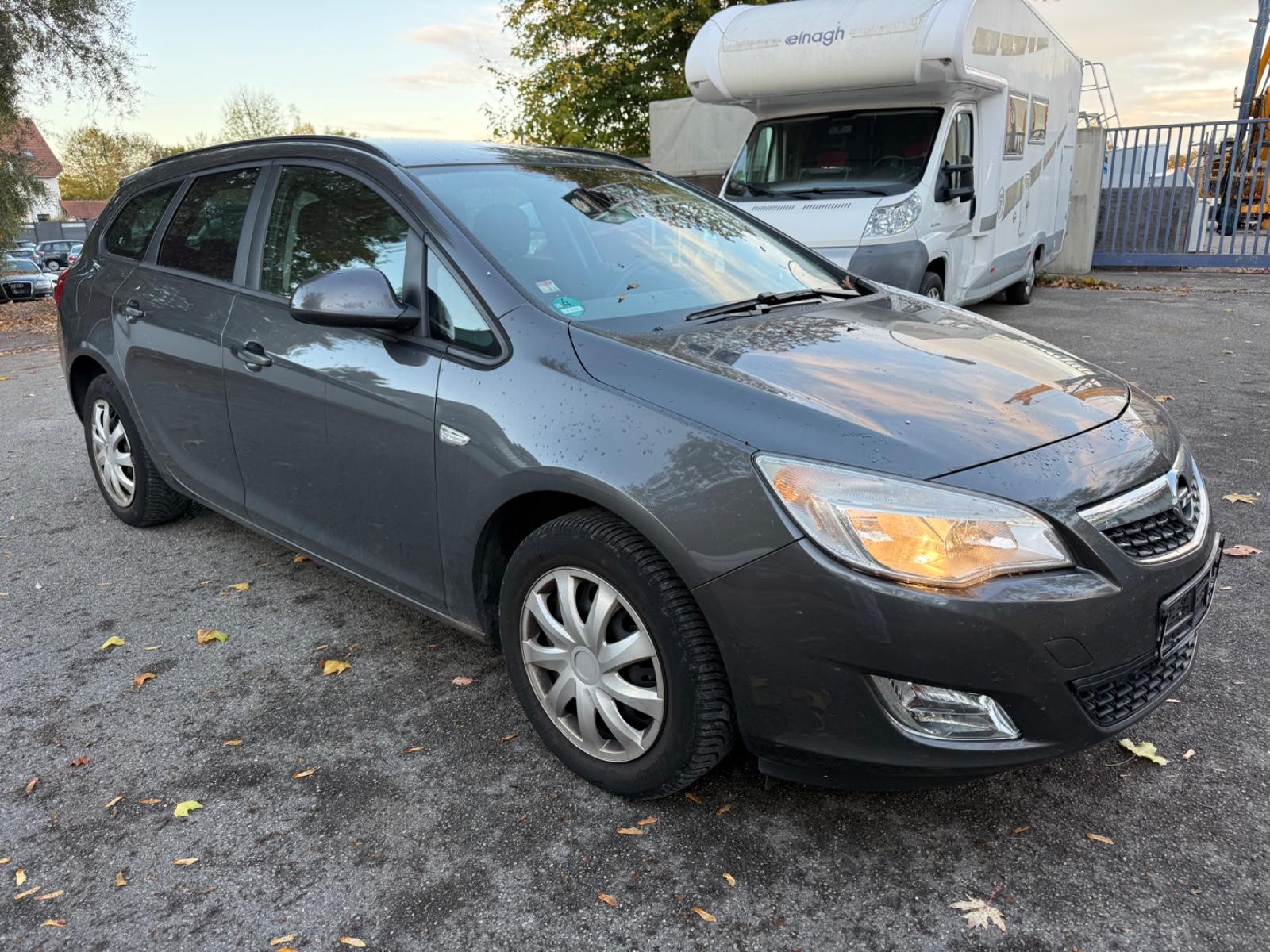 Opel Astra 2011 — photo 5