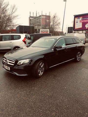 MERCEDES-BENZ E 220 d 4Matic Navi