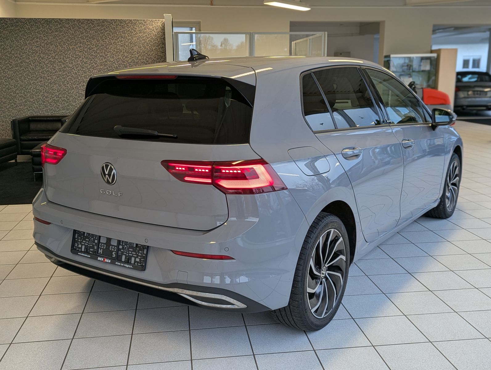 Fahrzeugabbildung Volkswagen Golf 1.5 TSI Matrix Kamera ACC Connect Plus