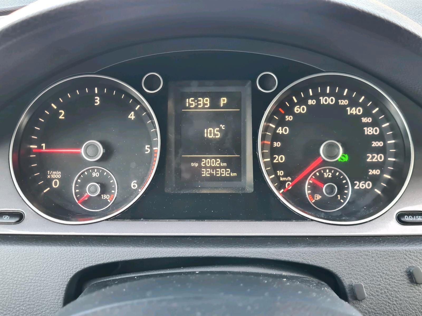 Volkswagen Passat 2010 — photo 12