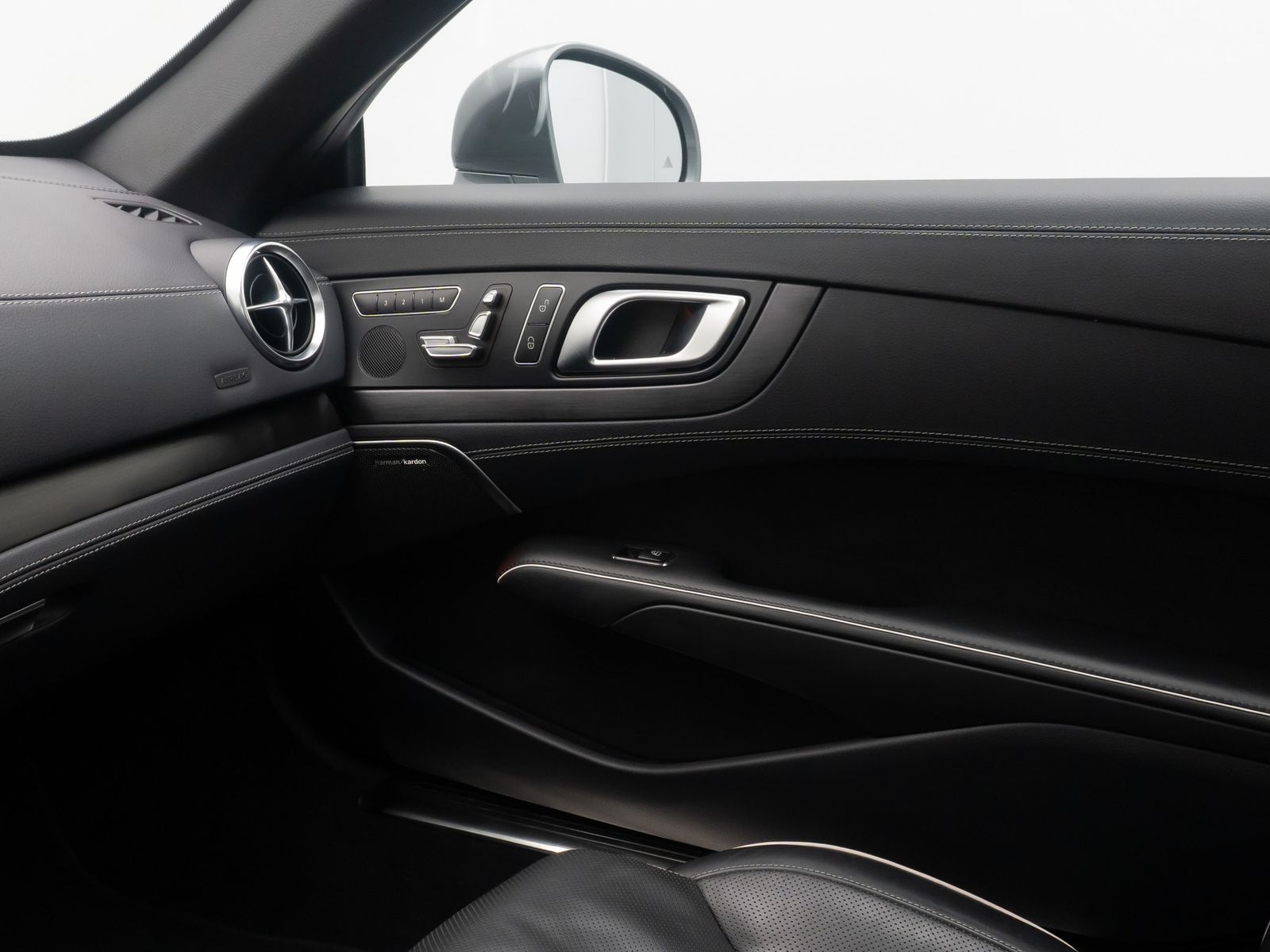 Fahrzeugabbildung Mercedes-Benz SL 400 AMG ACC Kamera H/K Komfort DAB FahrAssist