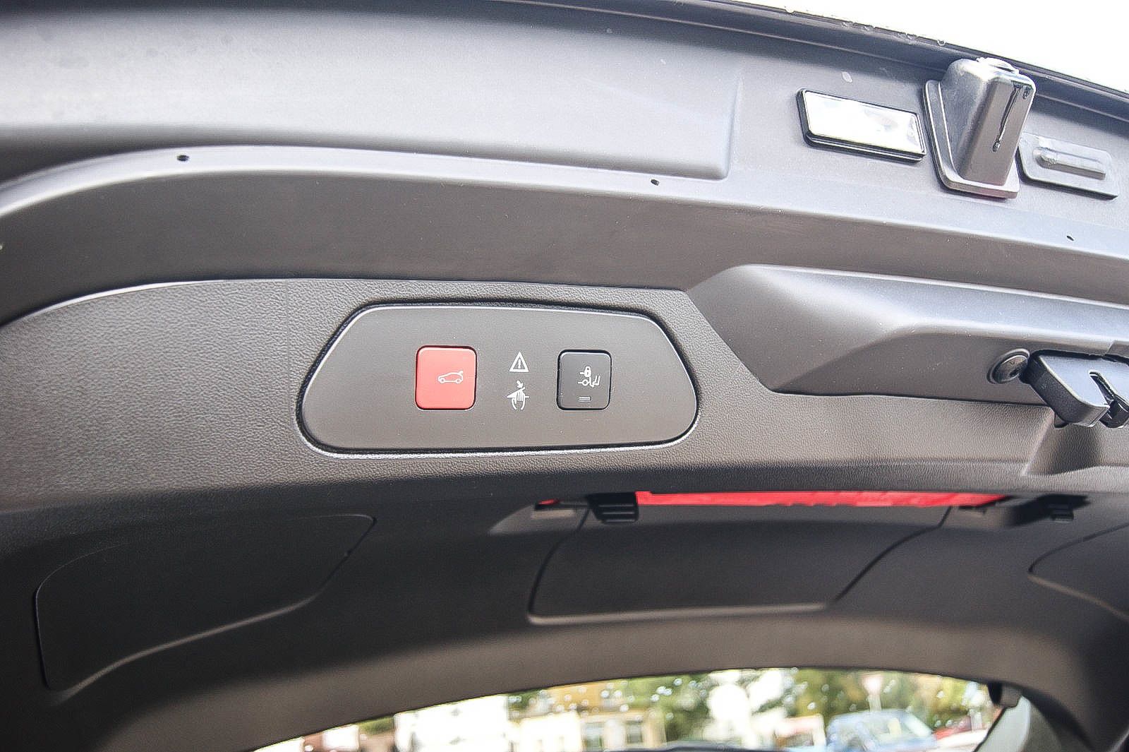 Fahrzeugabbildung Opel Grandland X 1.6 Ultimate Aut. PANORAMA LEDER ACC