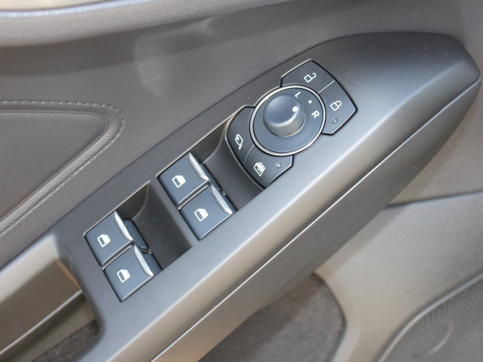 Fahrzeugabbildung Ford Focus Titanium X 1,0 EcoBoost MildHybrid