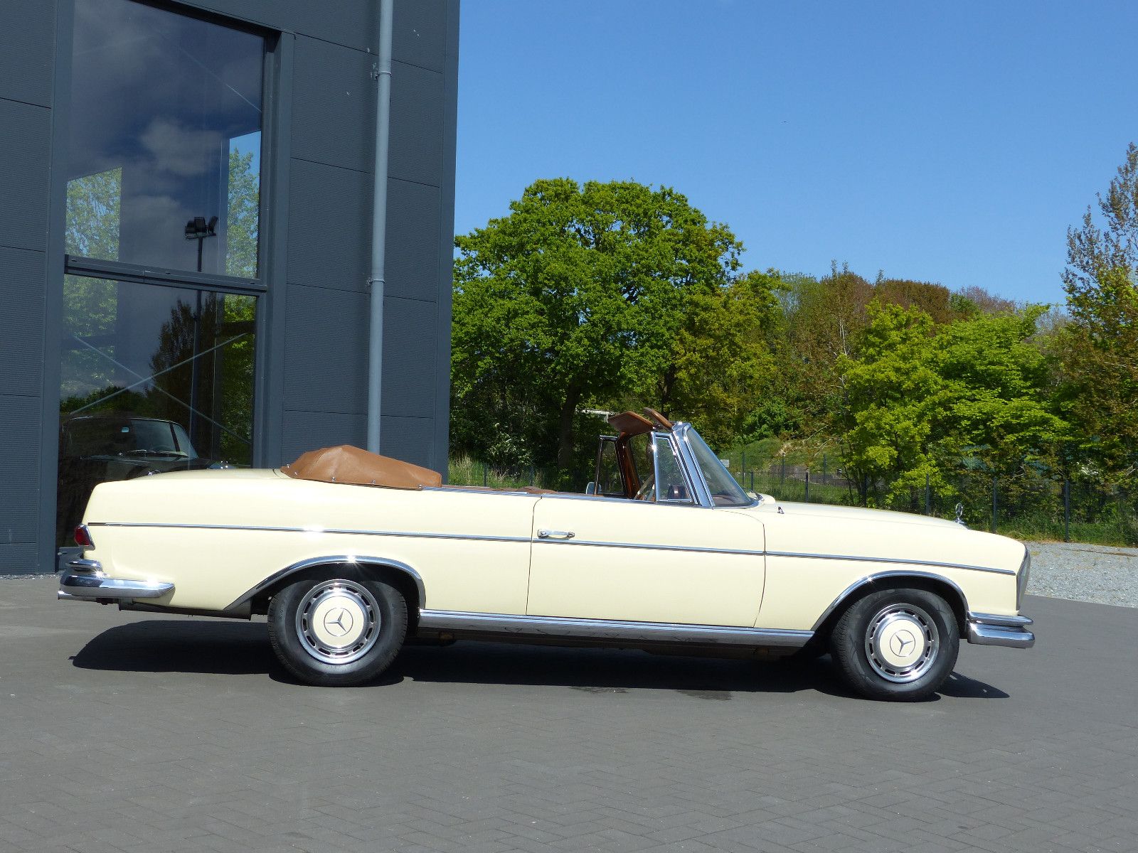 Fahrzeugabbildung Mercedes-Benz 250 SE Cabriolet *2.Hand*