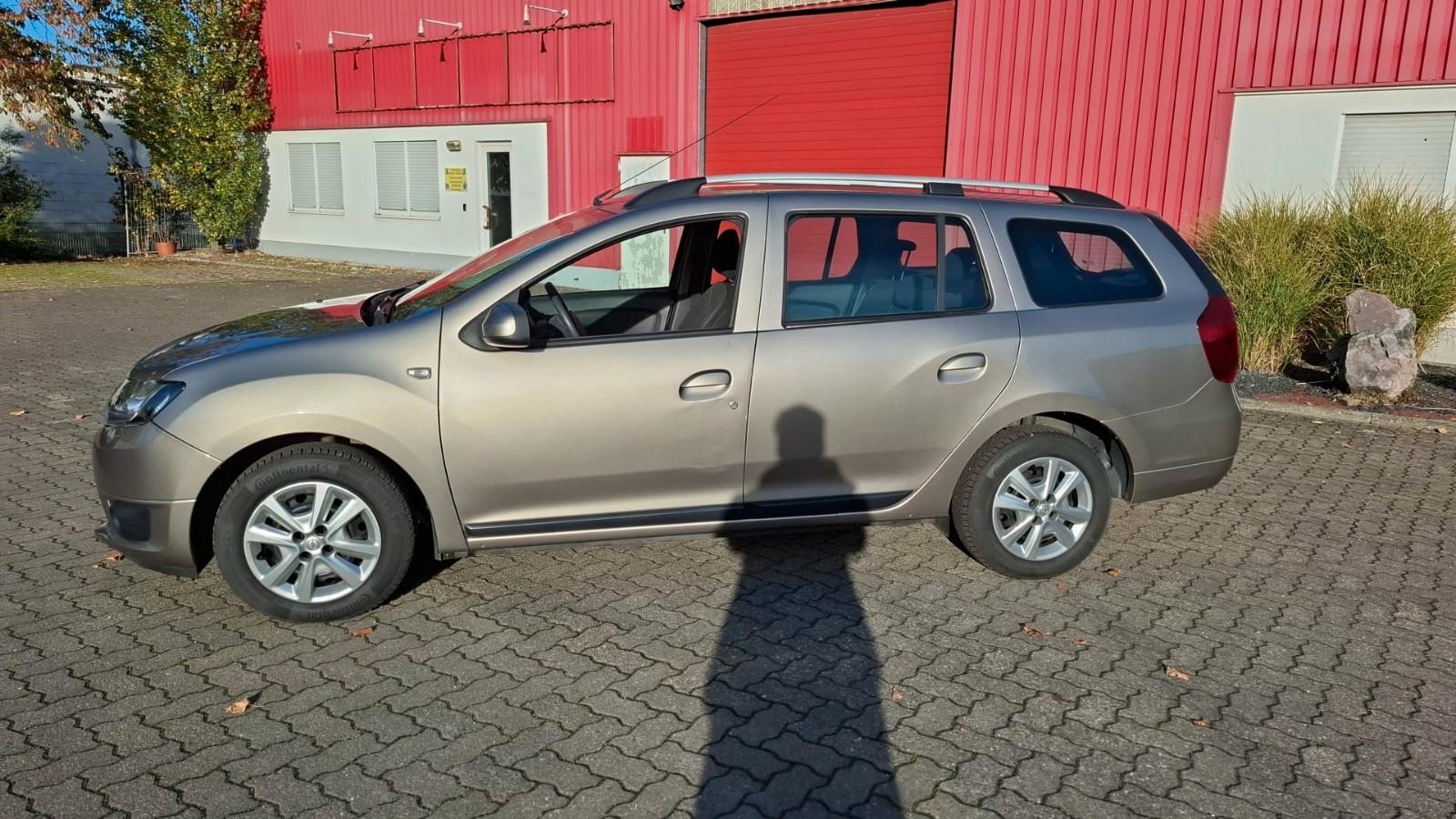 Dacia Logan 2015 — вигляд ззаду