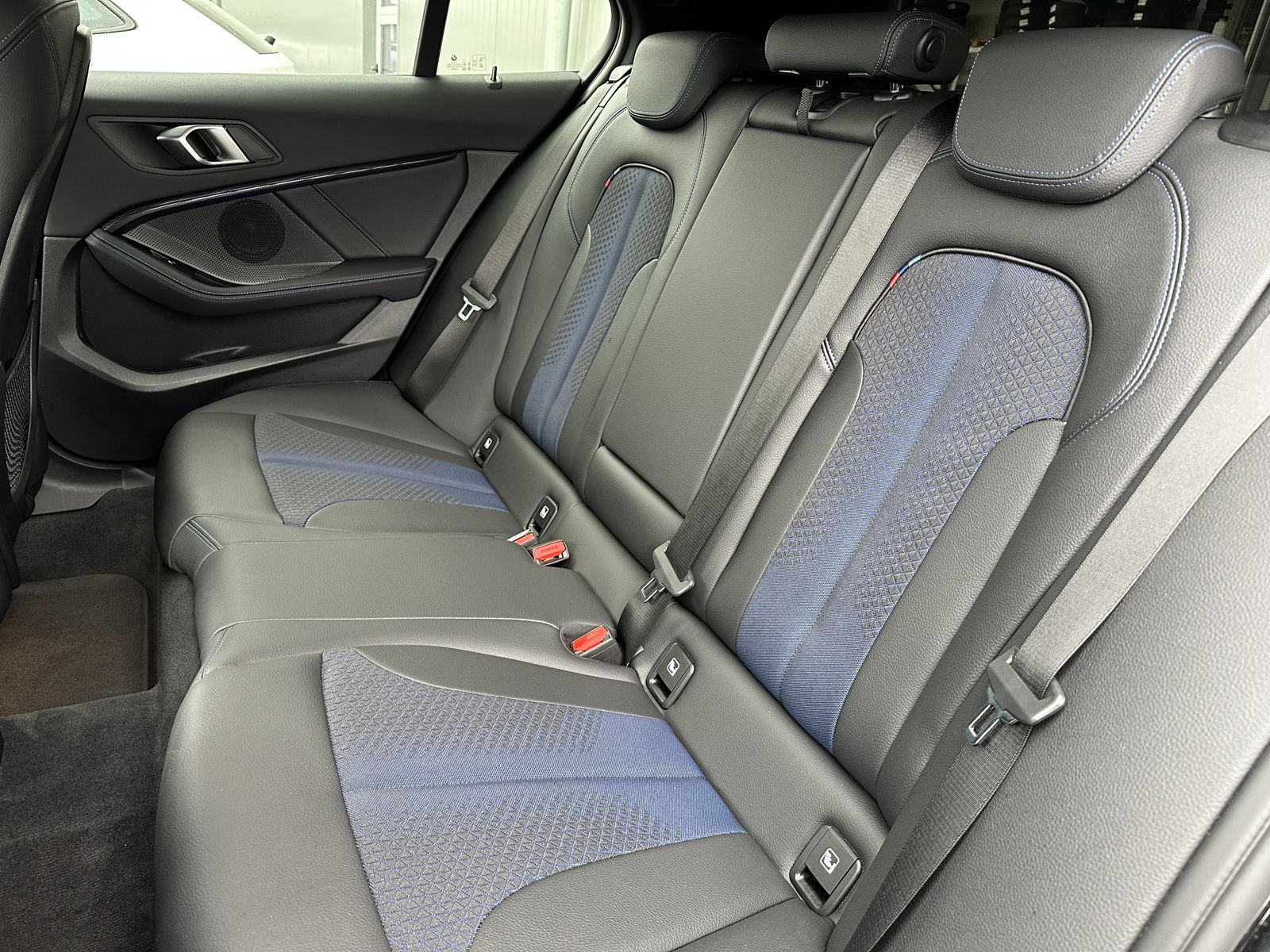 Fahrzeugabbildung BMW 120d xDrive M-Sport NAV+LED+KAMERA+HIFI+18ZO+PP