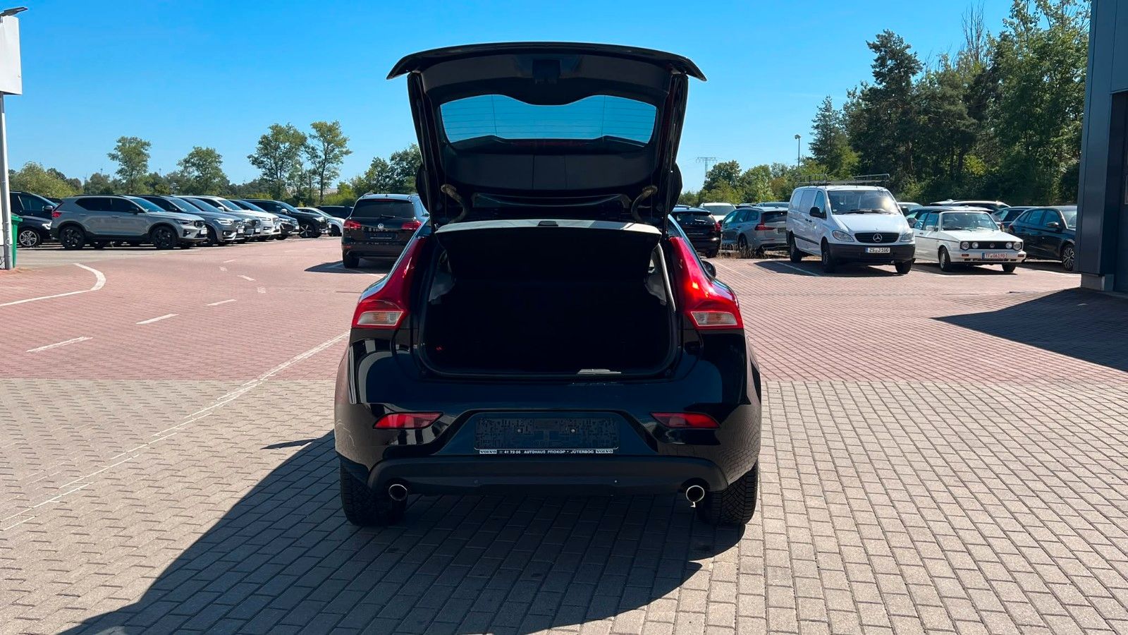 Fahrzeugabbildung Volvo V40 D4 Summum KAM*STZHZ*AUT*