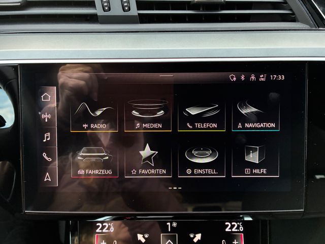 Fahrzeugabbildung Audi e-tron 50 quattro >AHK/LEDER/KAM/NAV/SHZ<