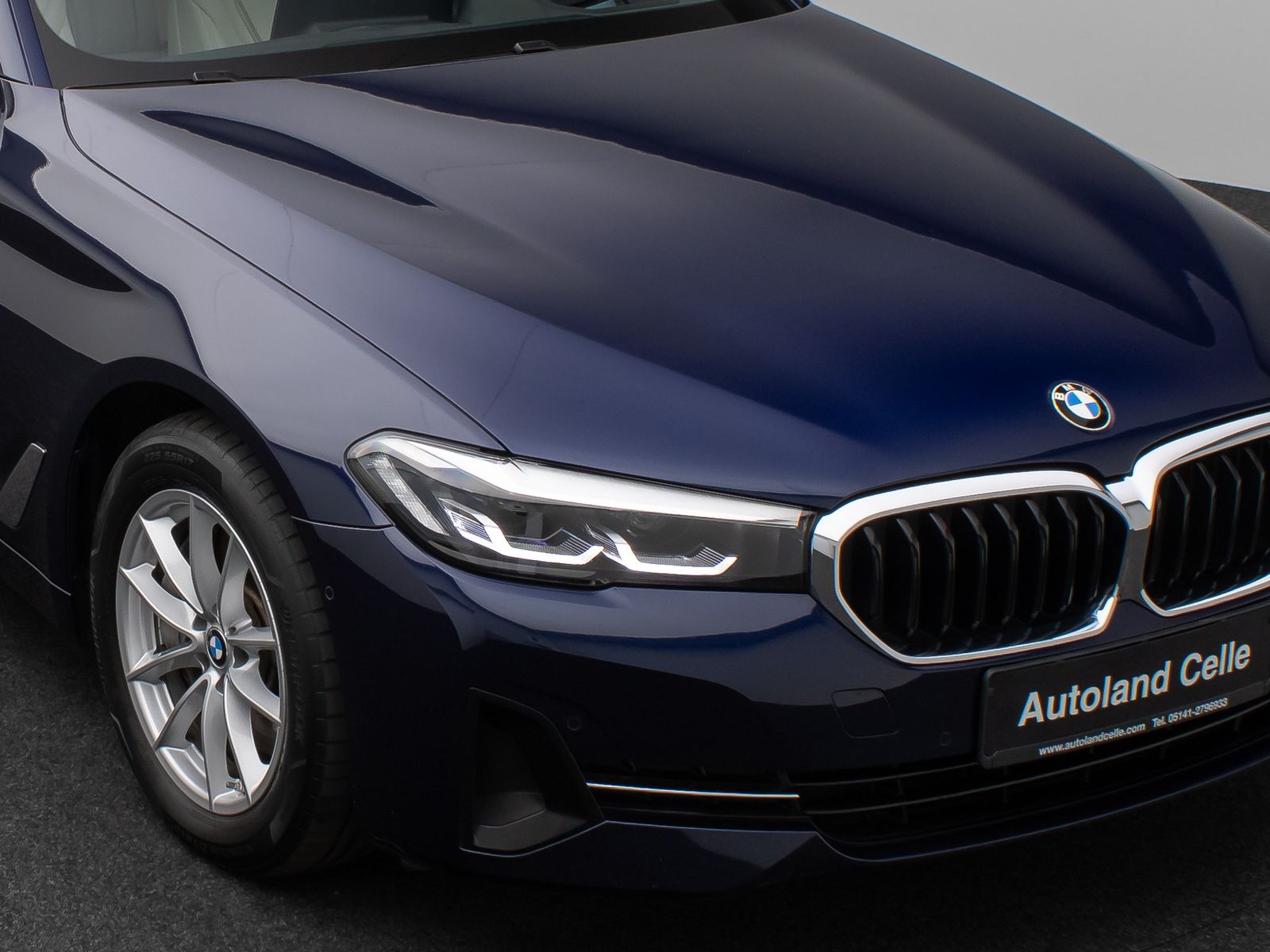 Fahrzeugabbildung BMW 530d xD Panoram Kamera HUD DAB HiFi SoftCl Sport