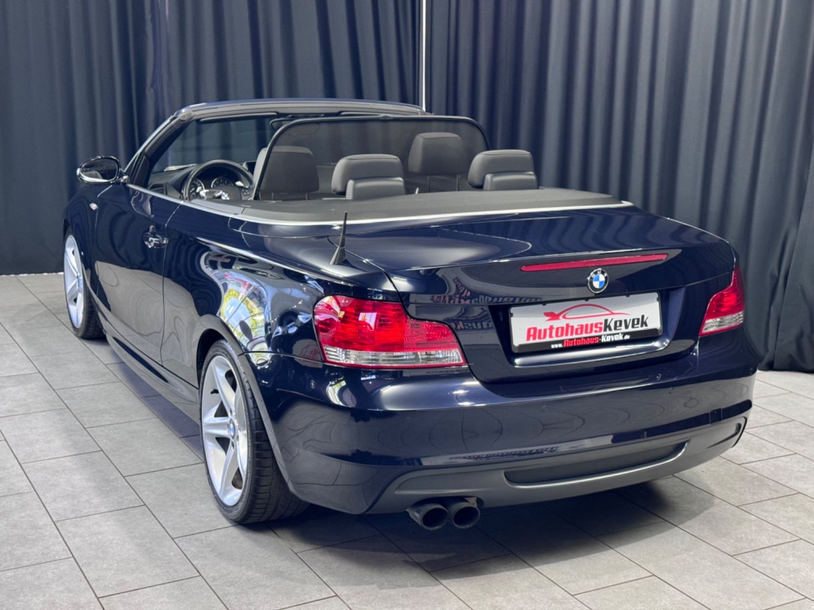 Fahrzeugabbildung BMW 135i Cabrio*M-PAKET*KEYLESS*HIFI*LEDER*NAVI*