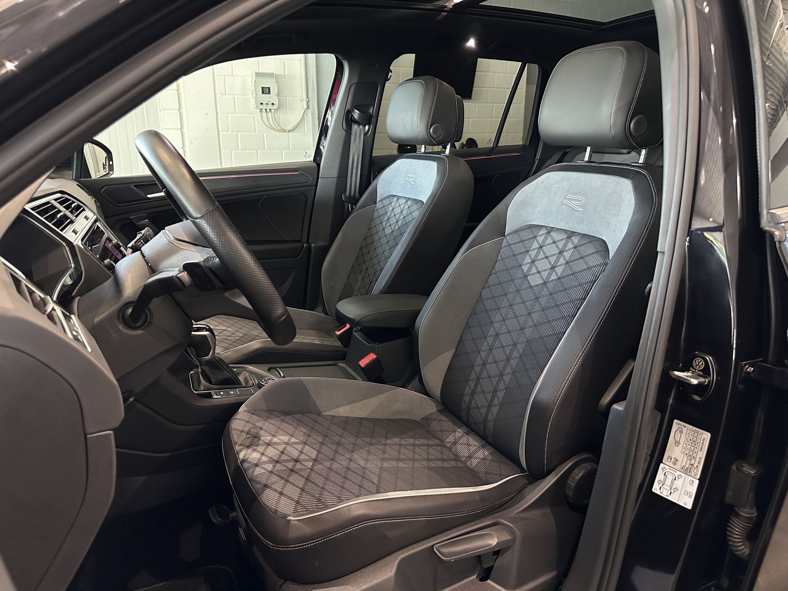 Volkswagen Tiguan R-Line 4M PANO HUD AHK RFK LED DAB foto 5