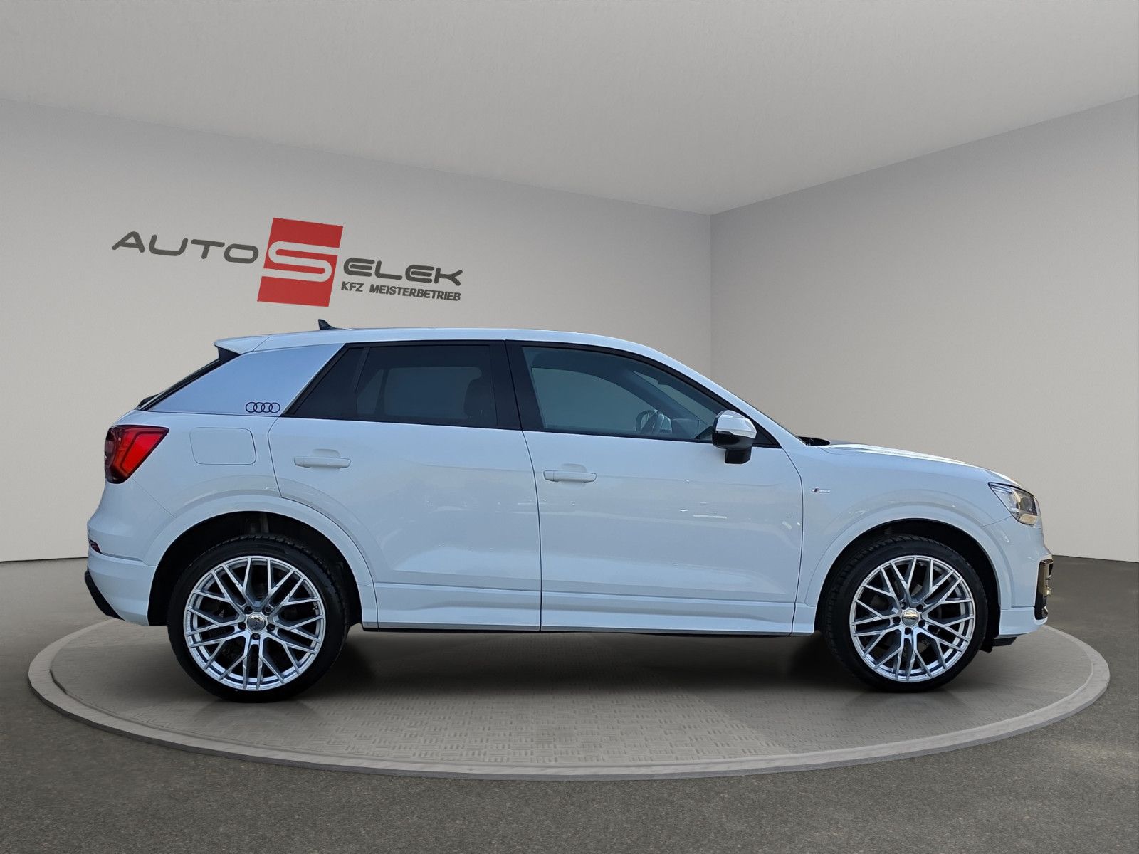 Fahrzeugabbildung Audi Q2 35 TFSI SPORT S-LINE NAVI LED PDC SHZ LEDER