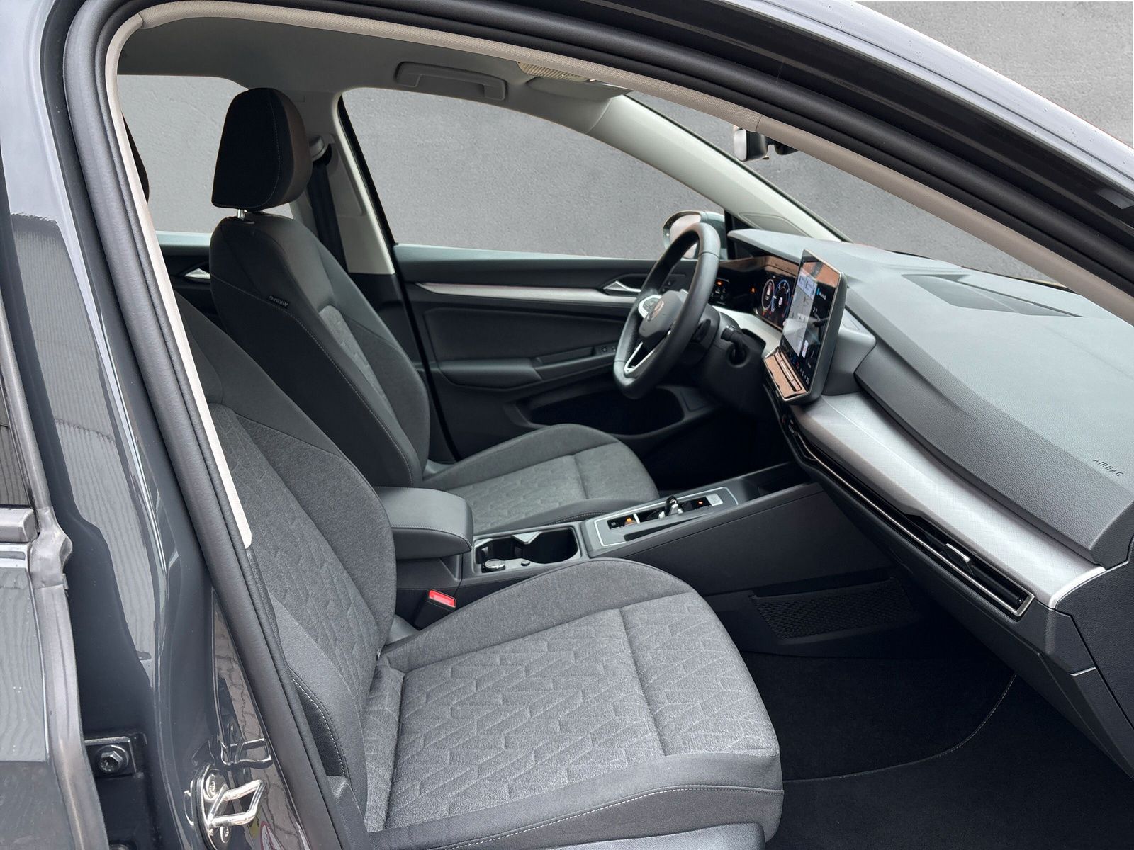 Fahrzeugabbildung Volkswagen Golf Variant 2.0 TDI Life AHK Standheizung HuD