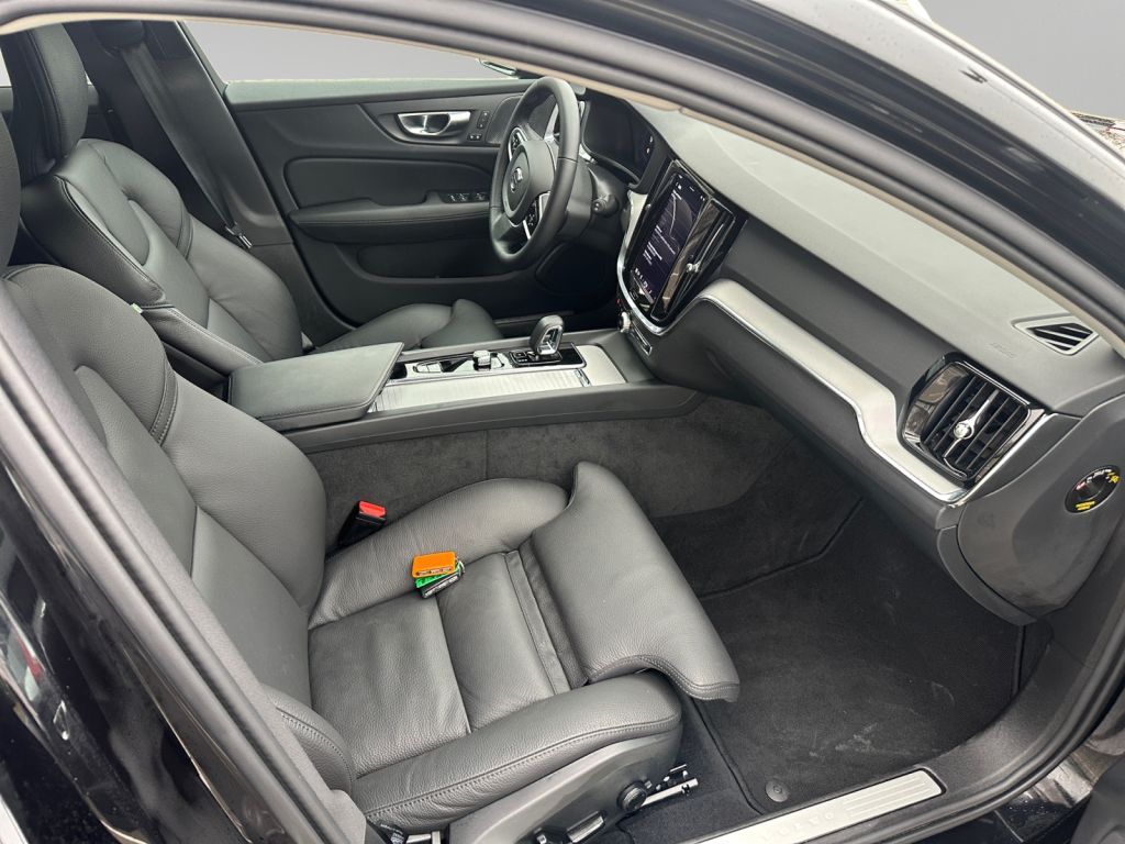 VOLVO V60 B4 B DKG Plus Dark 360° Frontscheibenheizung VOLVO V60 B4 B DKG Plus Dark 360° Frontscheibenheizung