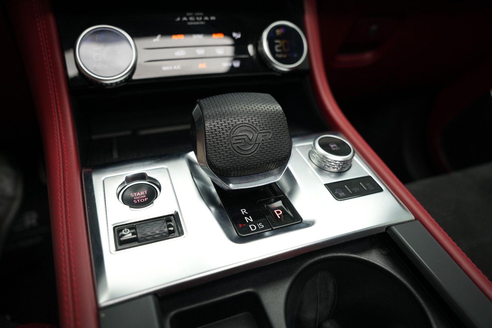Fahrzeugabbildung Jaguar F-Pace SVR *Panorama*MeridianSurround*360°Memory