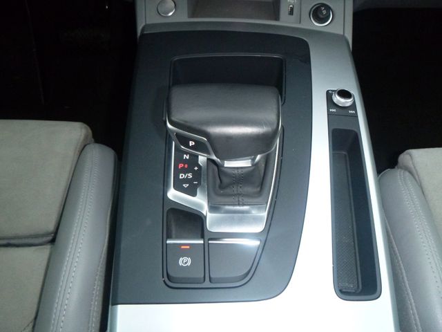 Fahrzeugabbildung Audi Q5 40 TDI quattro >AUT/AHK/NAV/PANO/SHZ<
