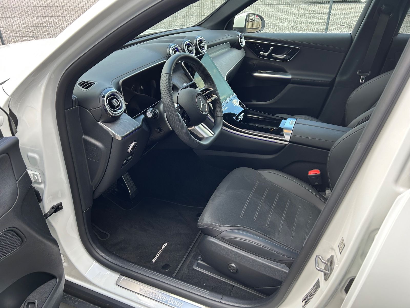 Fahrzeugabbildung Mercedes-Benz GLC 220 d 4Matic Edition AMG Line+PANO+AHK+MEMO