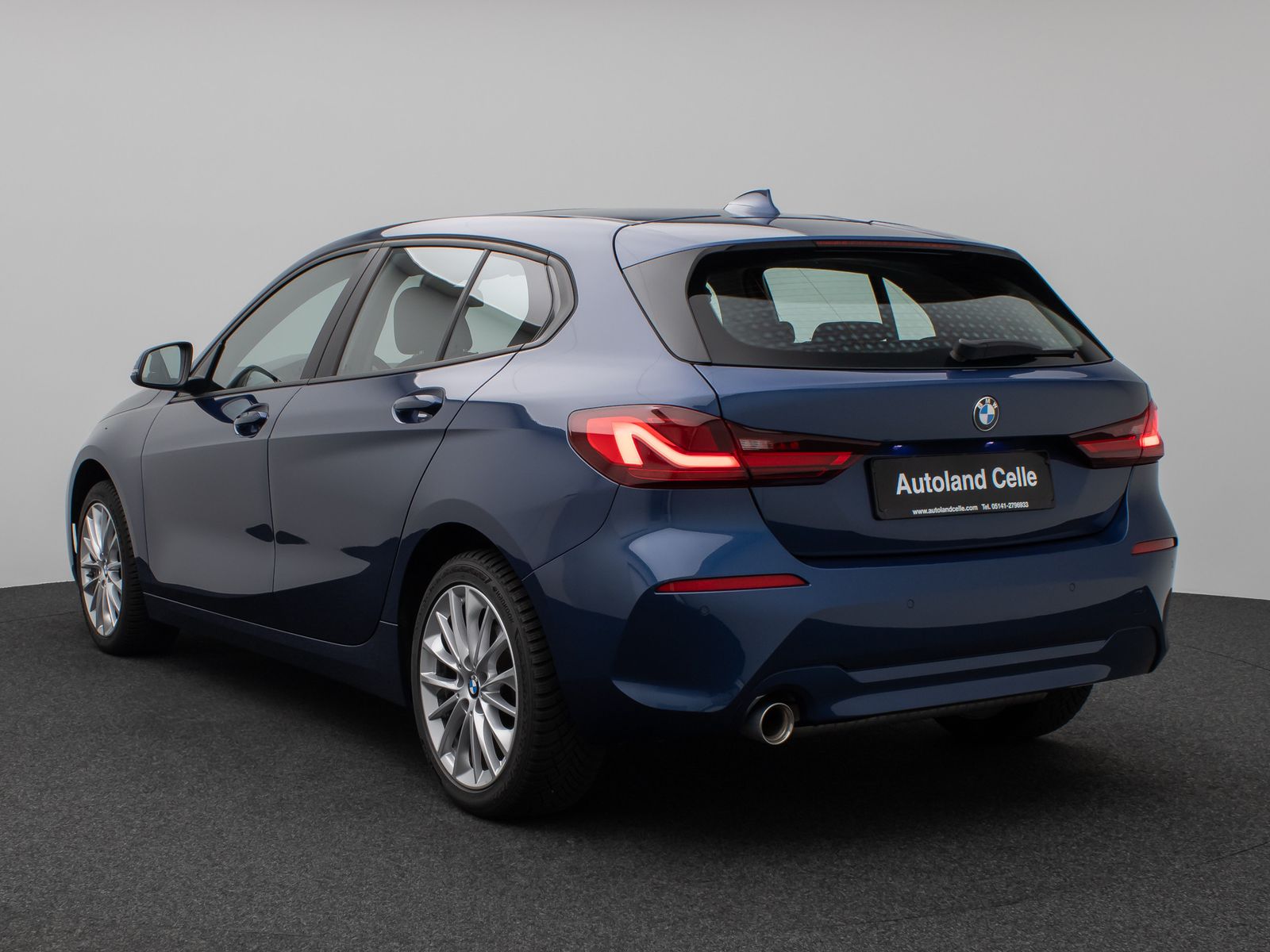 Fahrzeugabbildung BMW 118i Panorama DAB CockPitPro Lenkrhzg PDC LED
