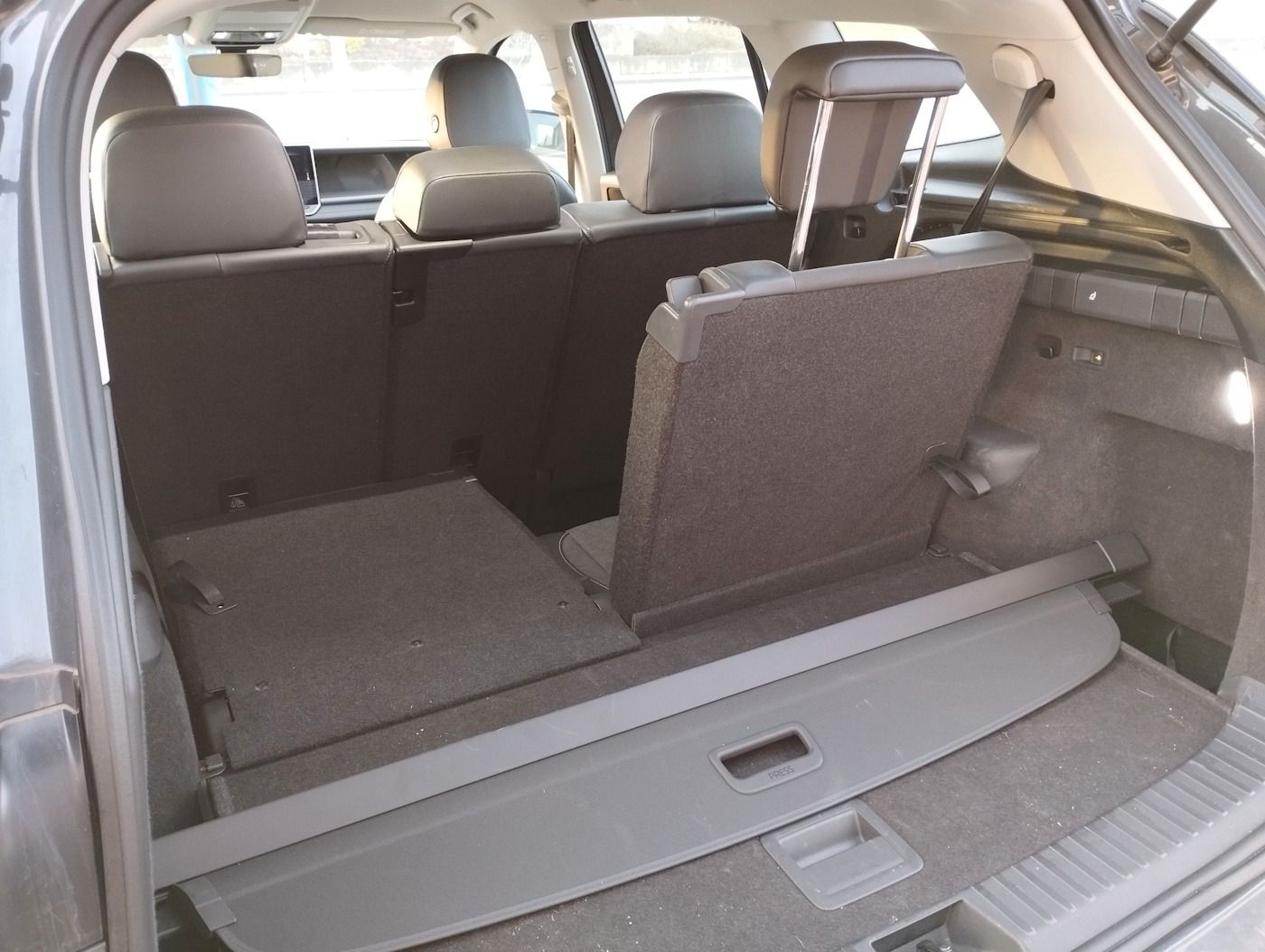 Fahrzeugabbildung Volkswagen Tayron 2.0 4Motion NEU64T 7-Sitzer Matrix AHK DC