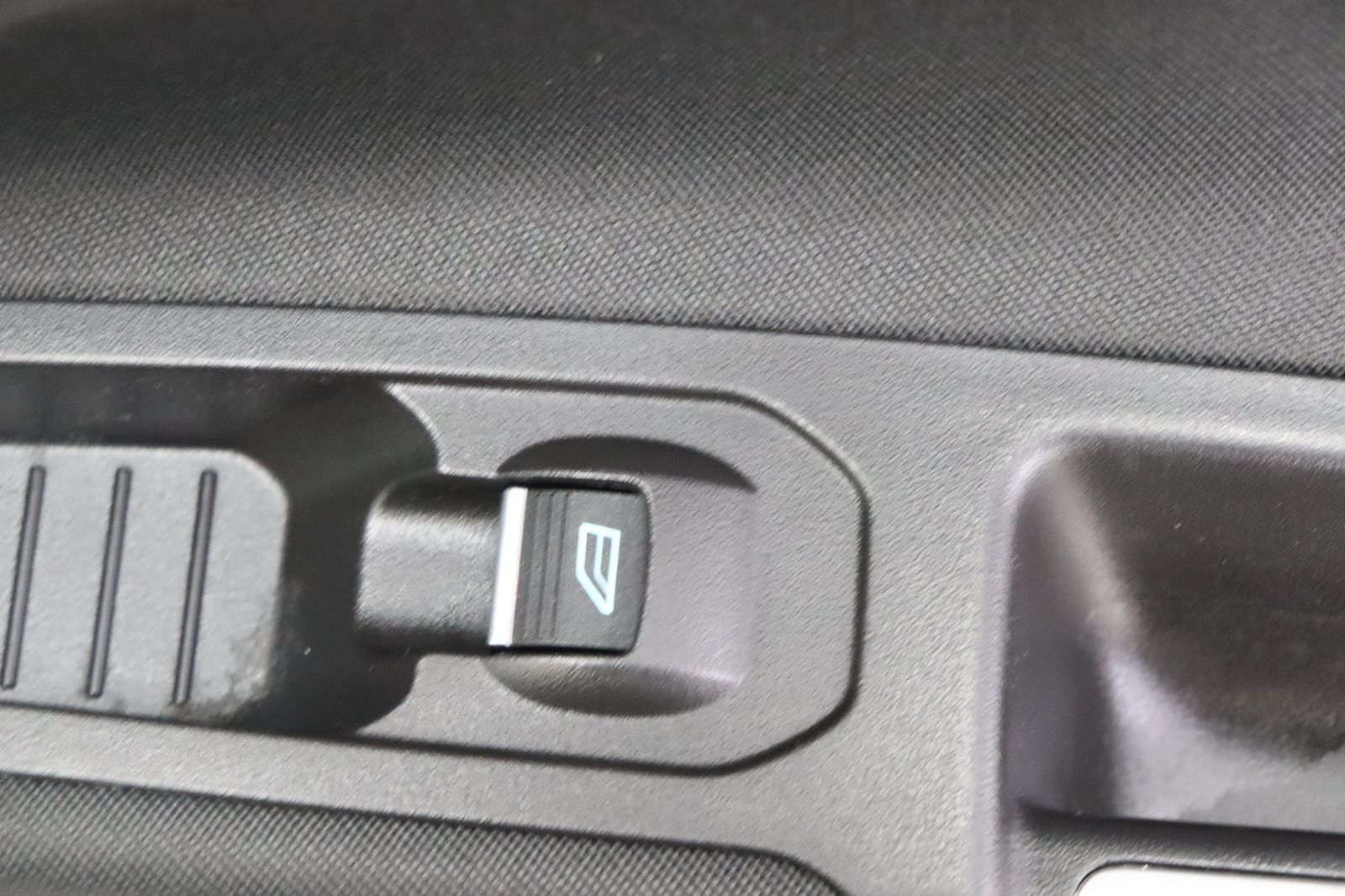 Fahrzeugabbildung Ford C-Max 1.0 * Navi * PDC * SHZ