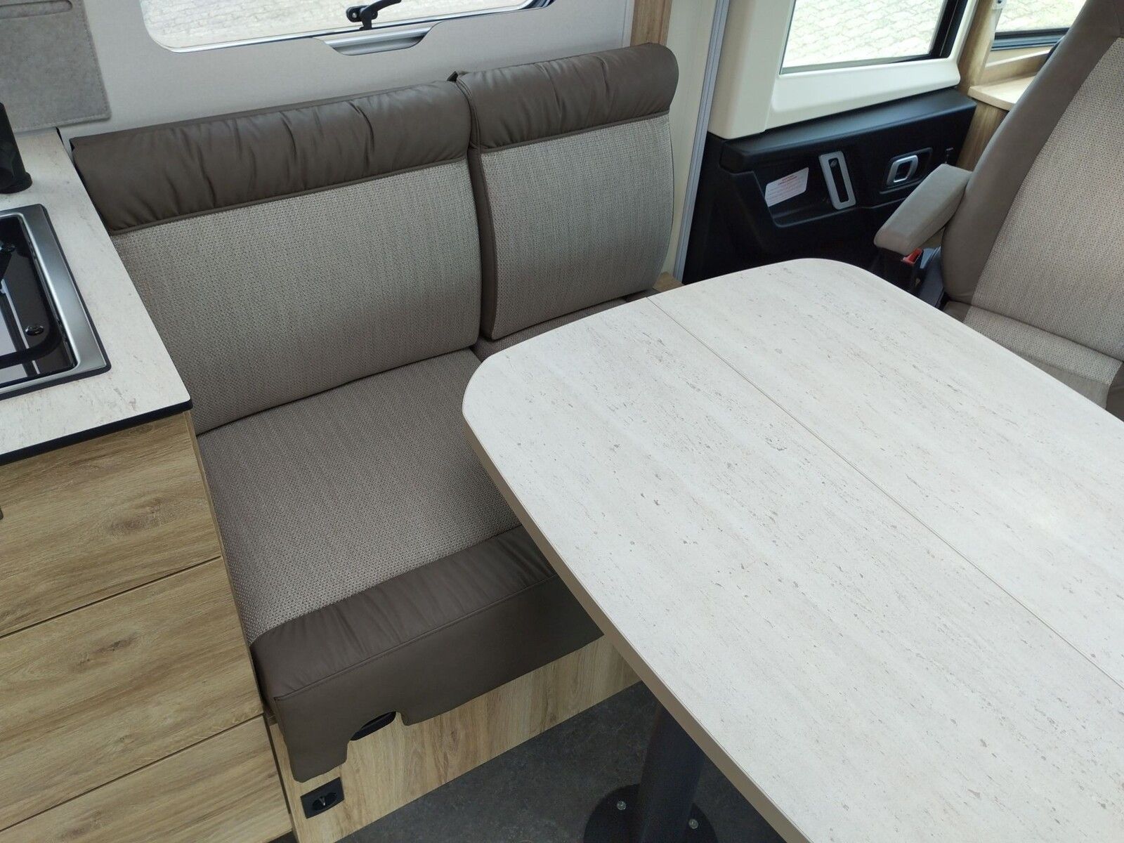Fahrzeugabbildung Eura Mobil Integra Line IL 720 EF SAT, SOLAR, LUFTFEDERUNG