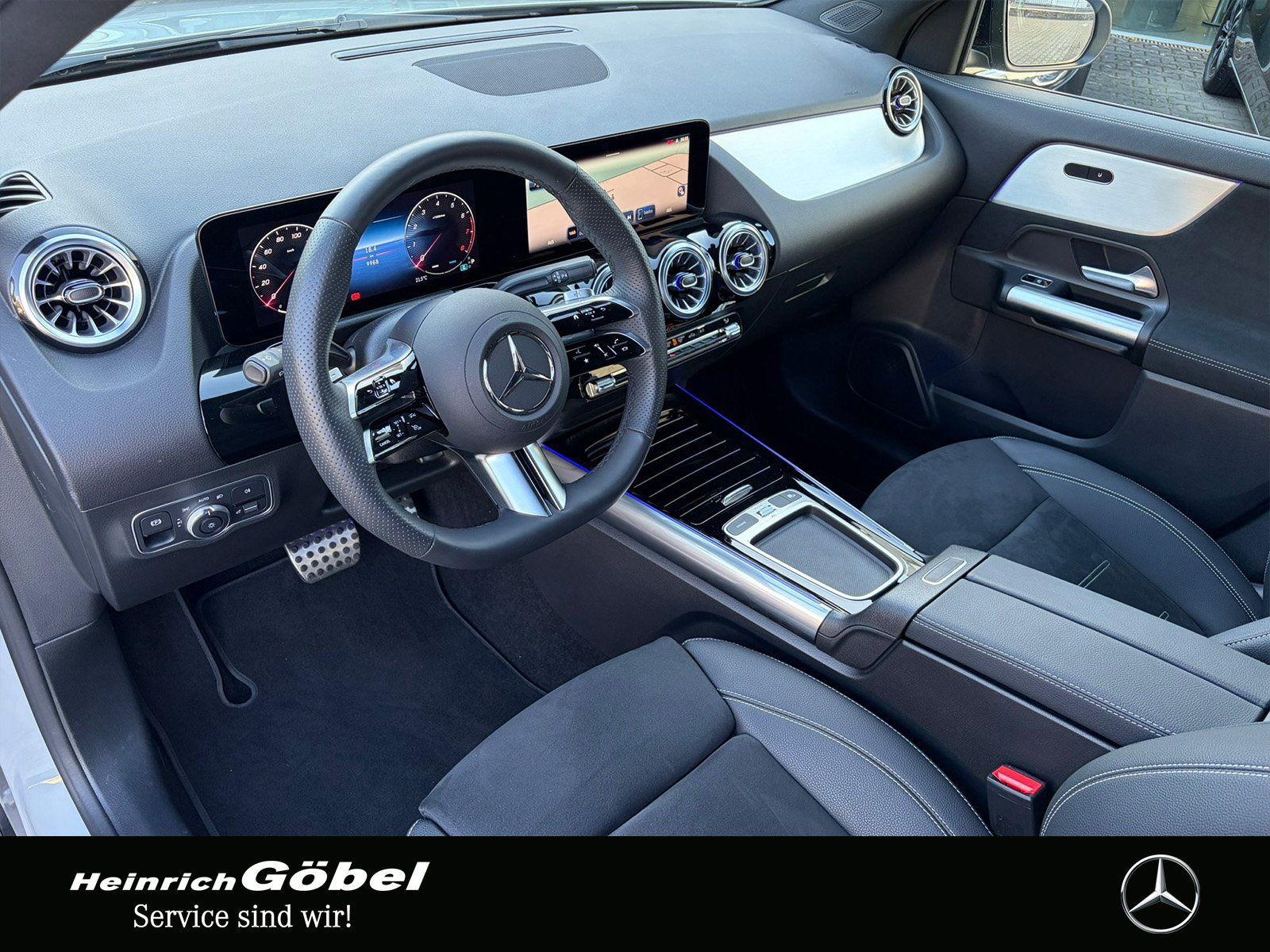 Fahrzeugabbildung Mercedes-Benz GLA 200 AMG*PANO*AHK*20ZOLL*FAP*APPLECAR-PLAY*
