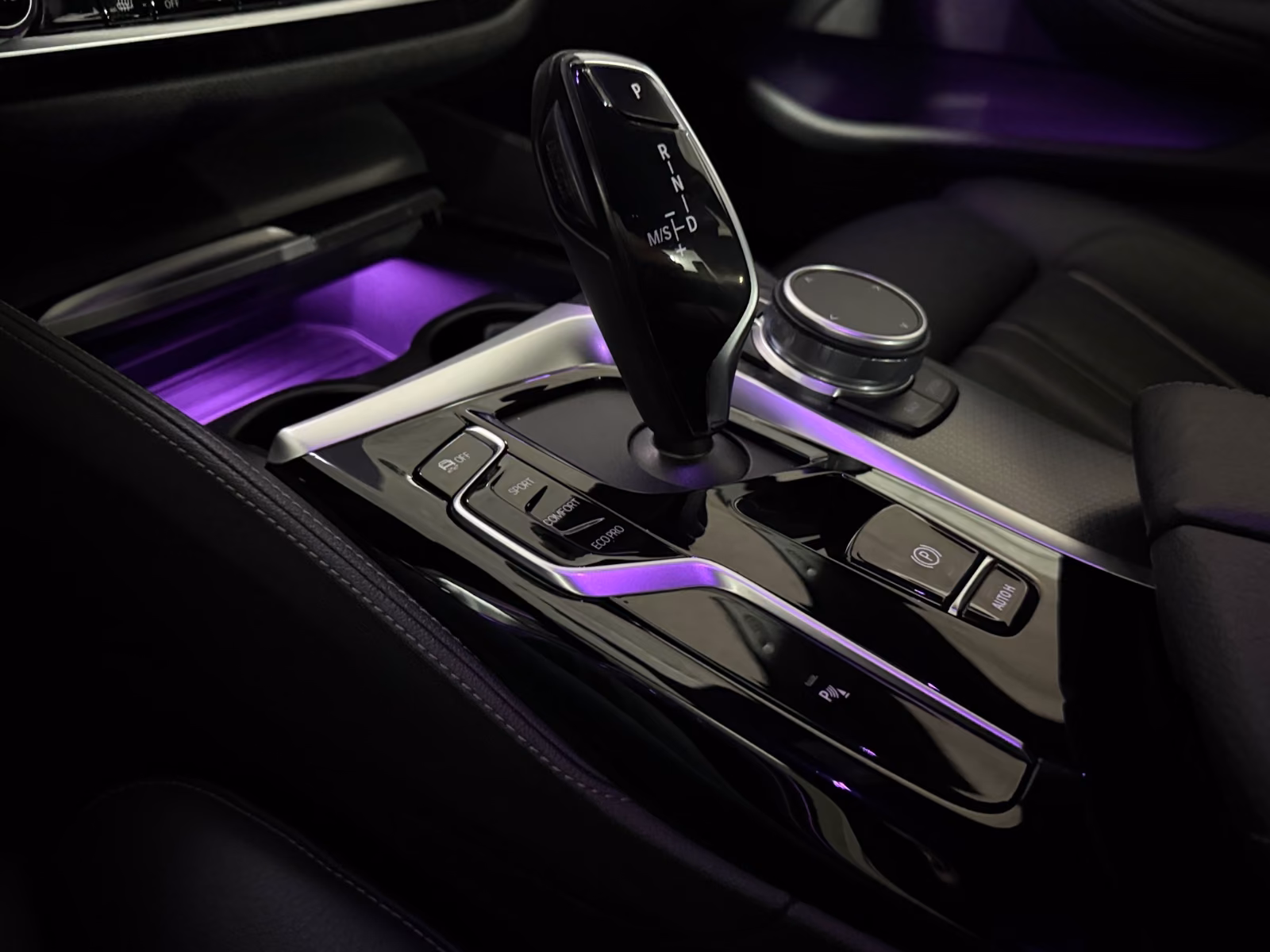 BMW 530i Limousine M Sport AHK Laser Assist 1 Hand