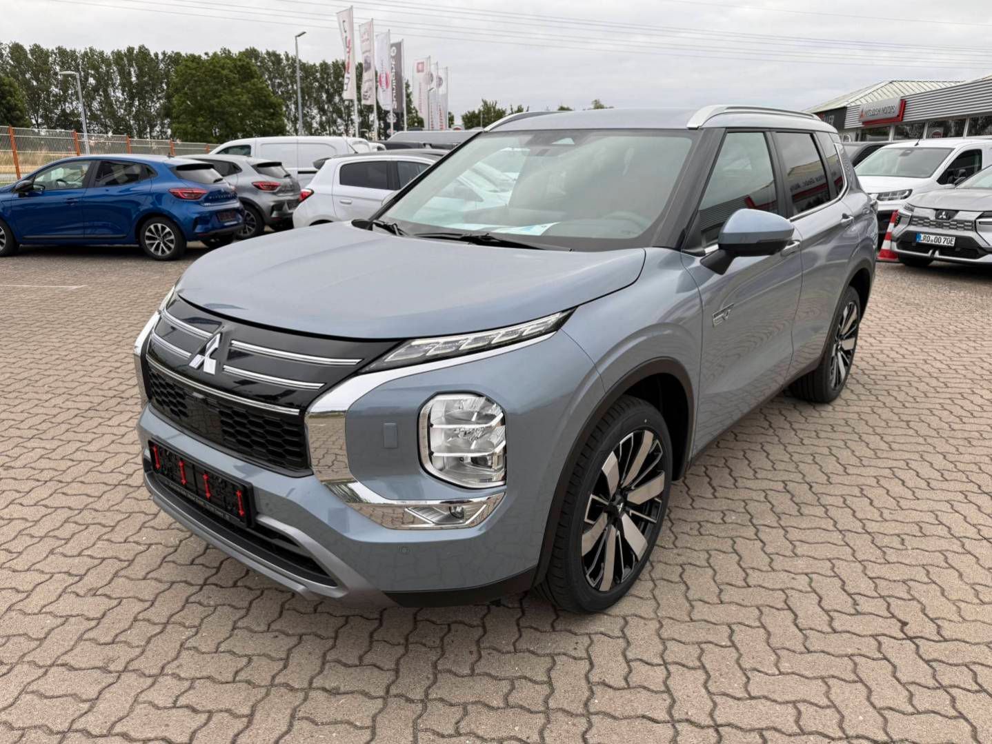 Fahrzeugabbildung Mitsubishi Outlander Plug-in Hybrid Select 2.4