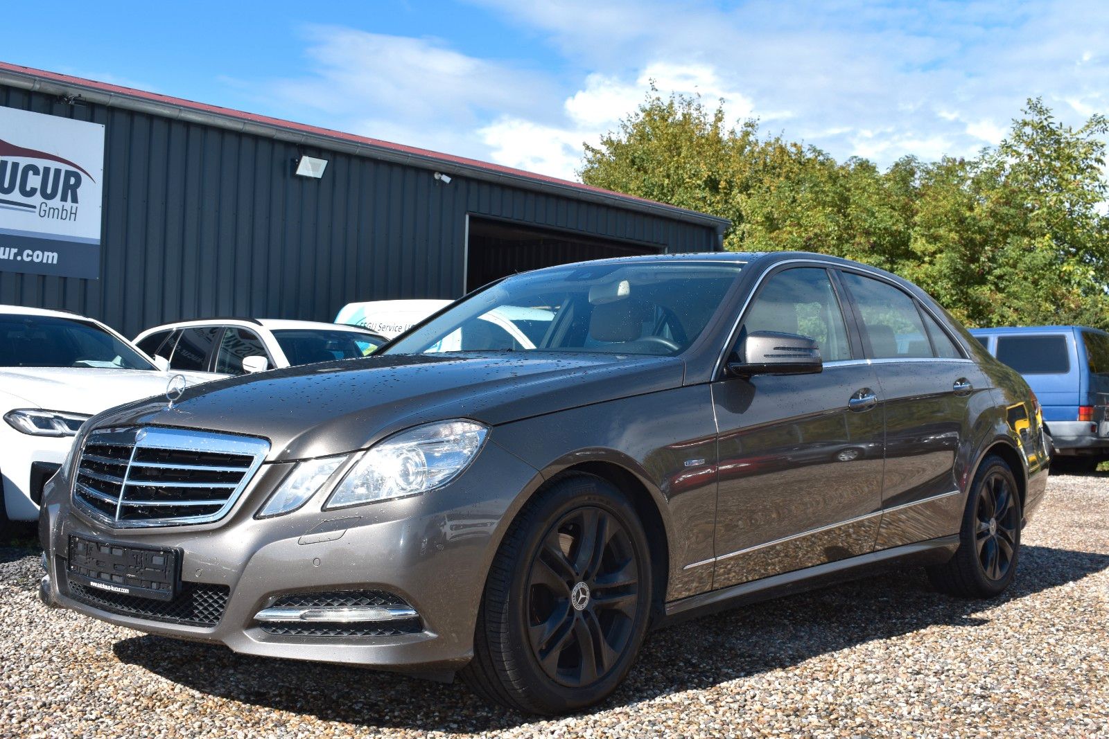 Fahrzeugabbildung Mercedes-Benz E 350 CGI Limousine STH/AHK/MEMORY/KEYLESS