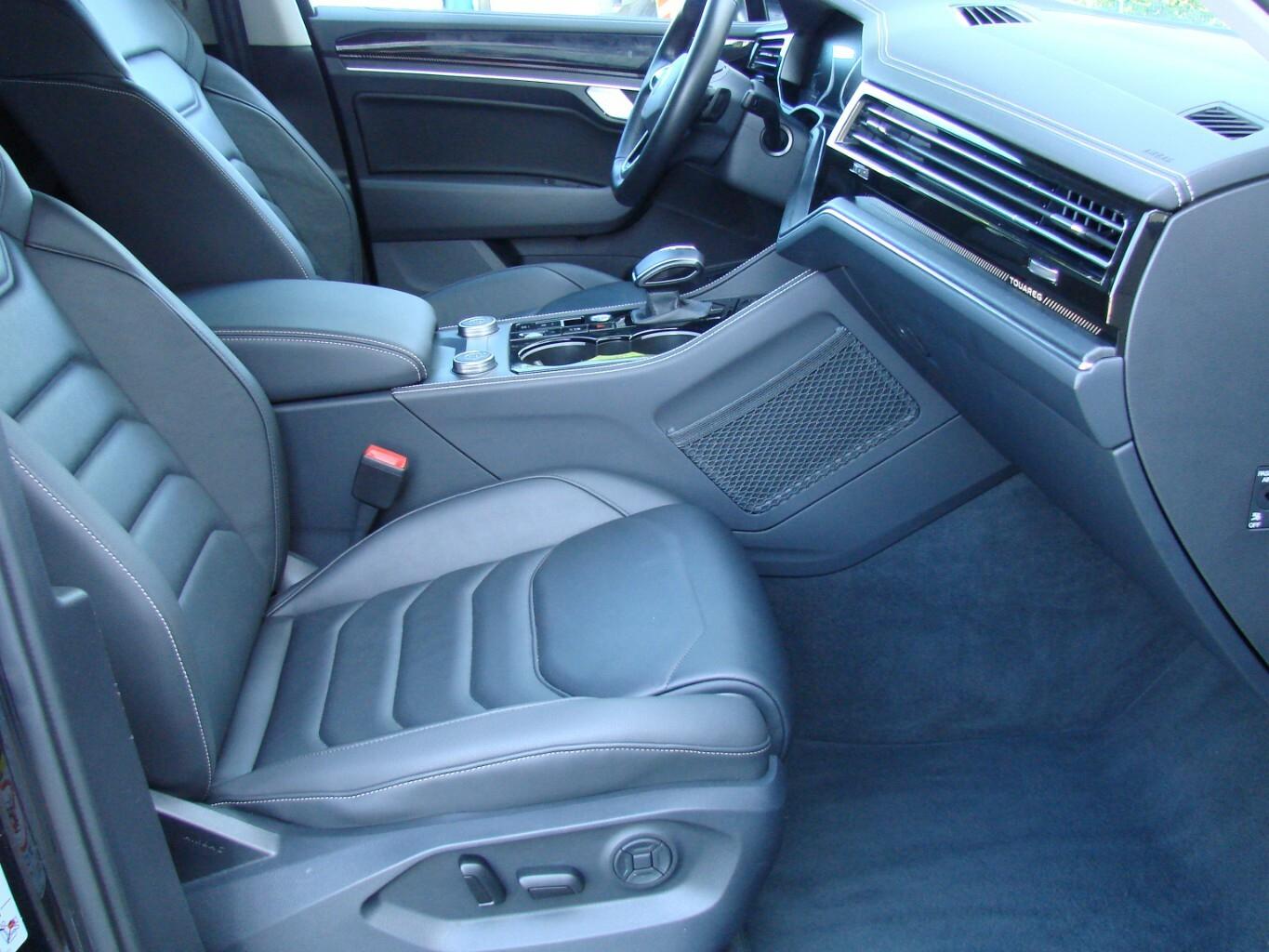 Volkswagen Touareg 3.0TDi Black Style 4M ACC LED AHK Luftfe