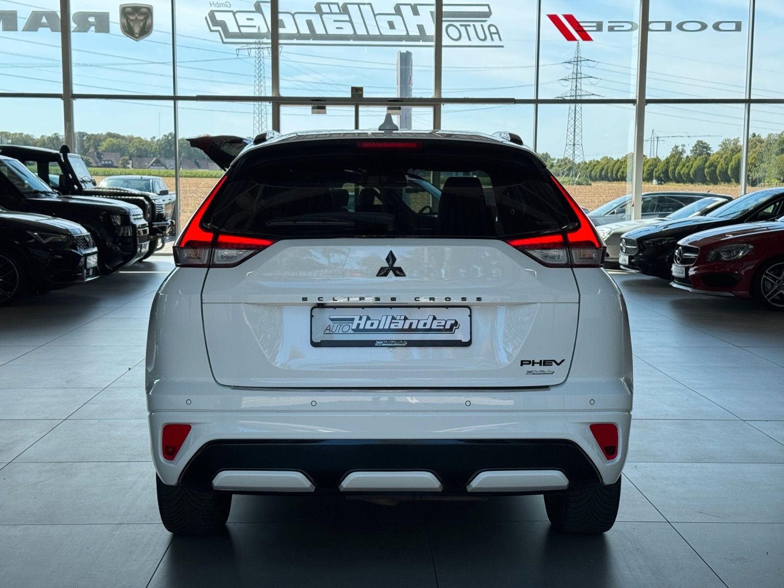 Fahrzeugabbildung Mitsubishi Eclipse Cross 2.4 PHEV Plus Select Black 4WD