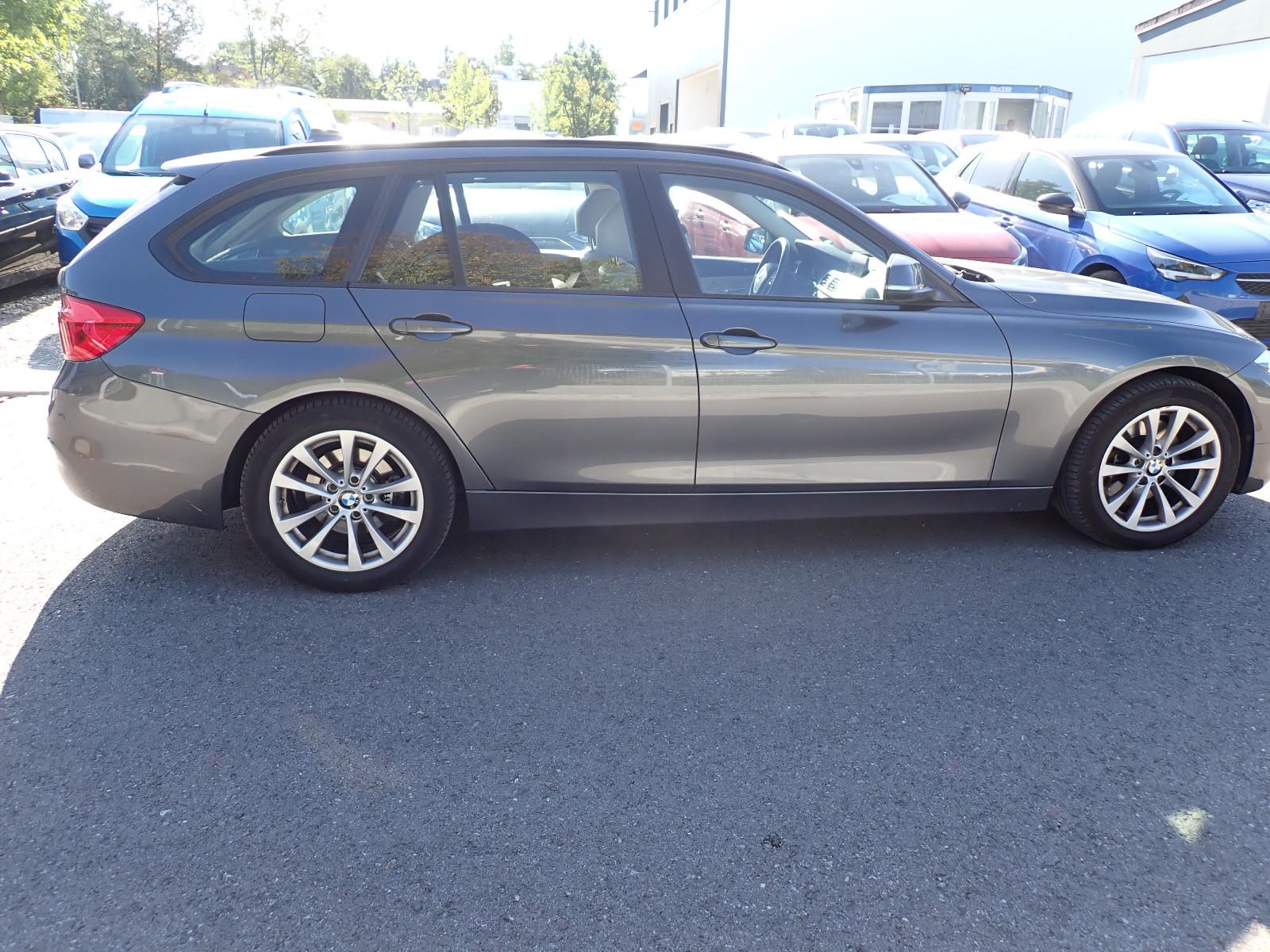 BMW 330i xDrive Advantage LED Leder Memory 1. Hand