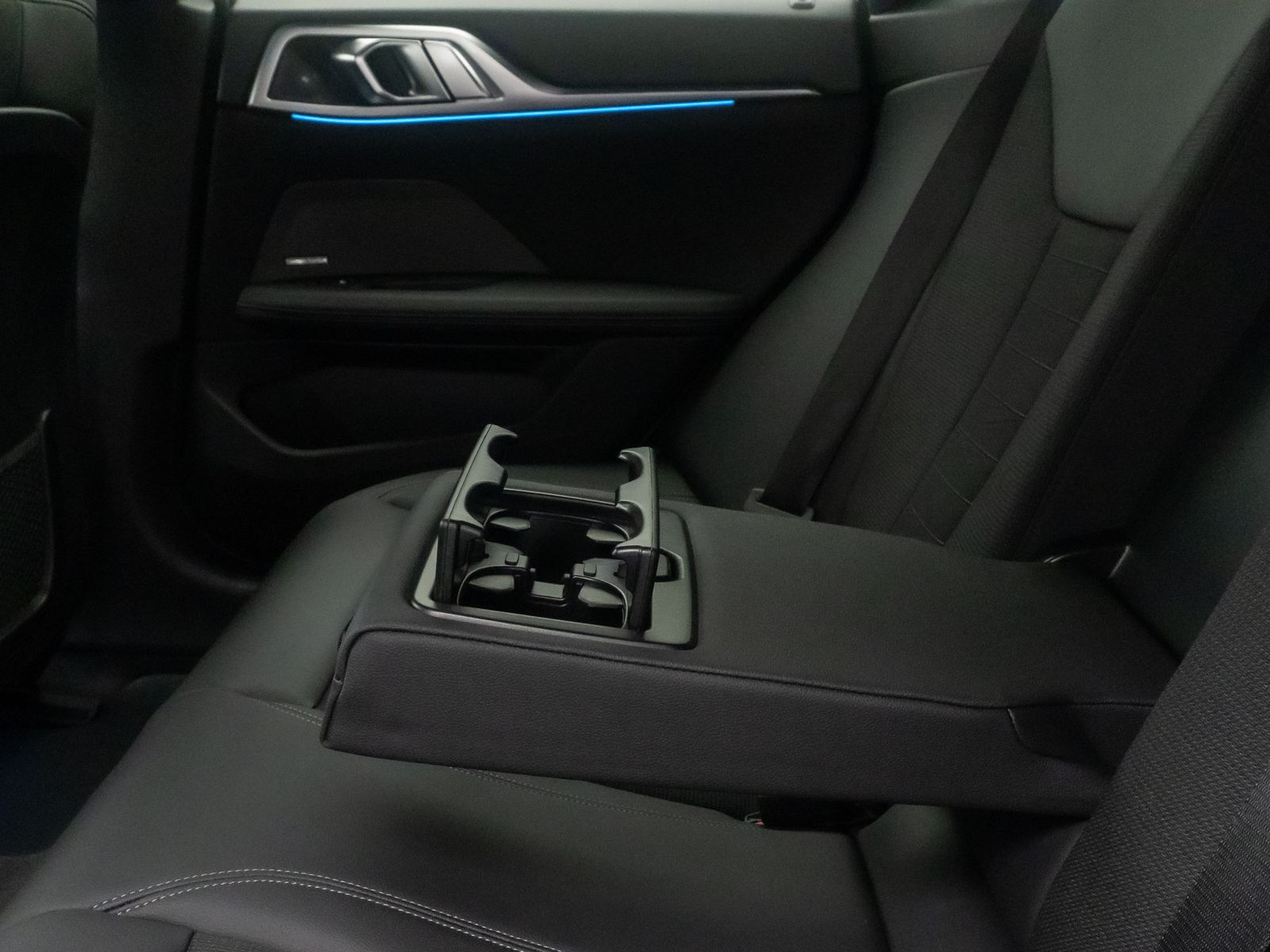 Fahrzeugabbildung BMW i4 eD40 Gran Coupé Kamera HUD DAB H/K Komfort