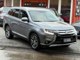 Mitsubishi Outlander 2.2 DI-D 4x4-Instyle -7 posti-unipro-r - Mitsubishi Outlander Kombi Gebrauchtwagen