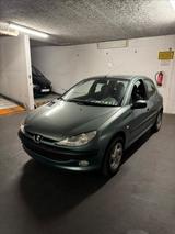 Peugeot 206 1.4L TÜV März 2026 - Peugeot 206 in Freiburg