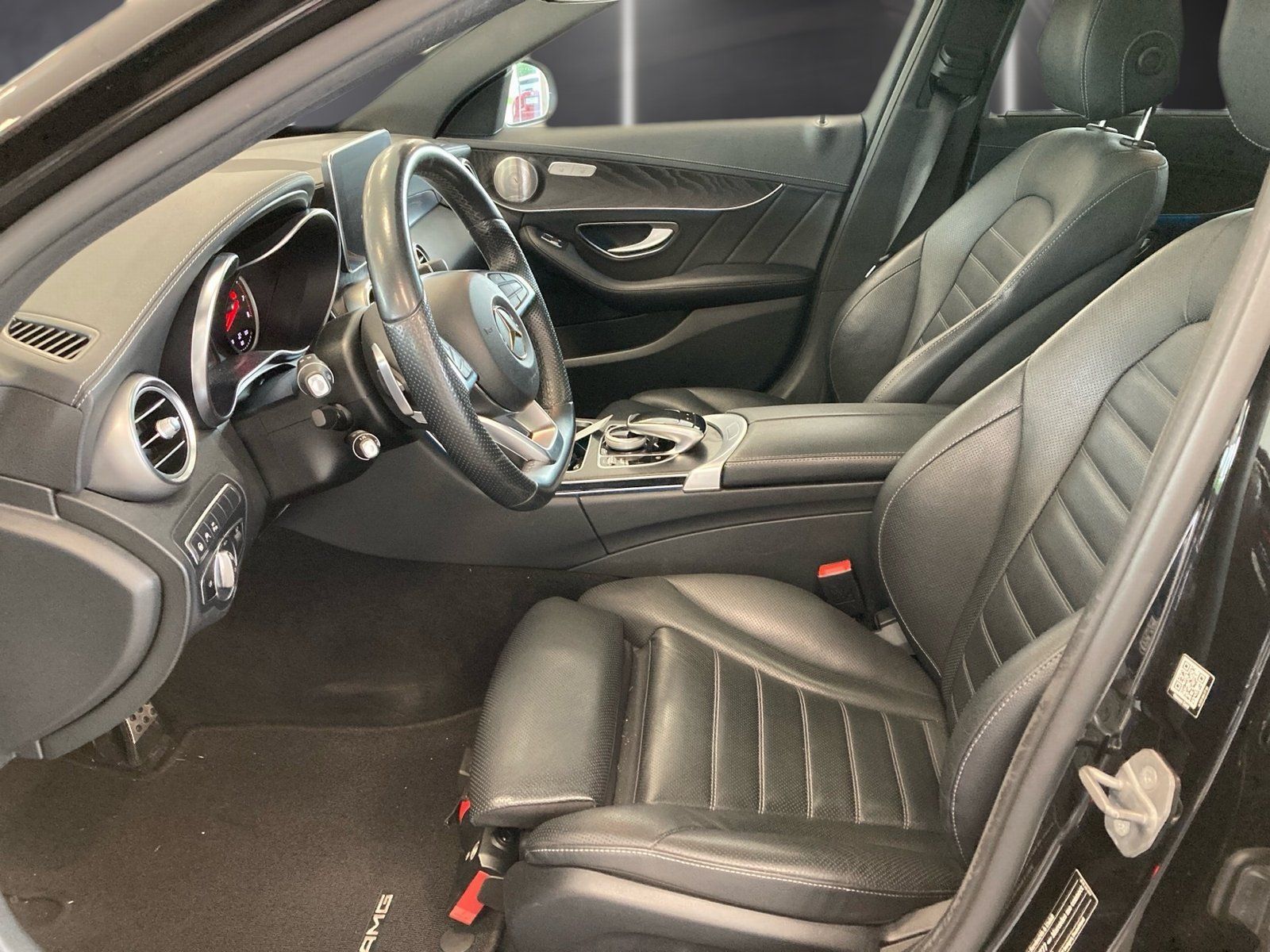 Fahrzeugabbildung Mercedes-Benz C 300 T AMG*Distronic*Standheiz*Pano*Sitzklima*