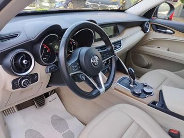 Alfa-Romeo Stelvio - 10
