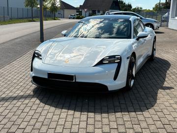 صورة 7 لـ 2020 Porsche TAYCAN