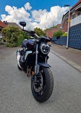 Honda CB1000R Quickshifter, Sitzerhöhung, viel Zubehör