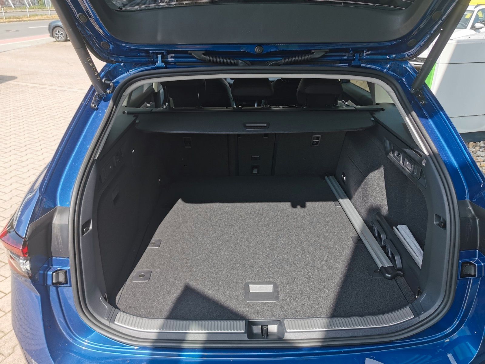 Fahrzeugabbildung SKODA Superb Combi Selection Klima Kamera