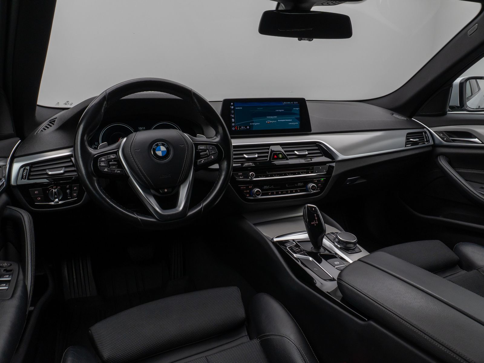 Fahrzeugabbildung BMW 520d  Sport Line HUD HiFi PDC Alarm DisplayKey