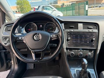 Volkswagen Golf - 11