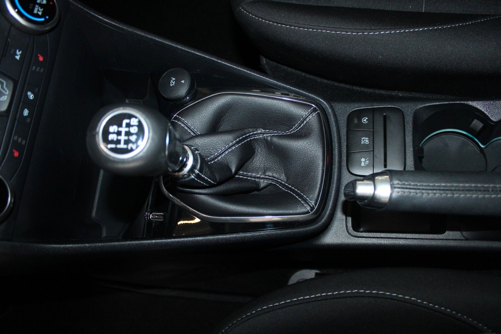 Fahrzeugabbildung Ford Fiesta 1,5 TDCi Cool & Connect 5-trg NAVI LED