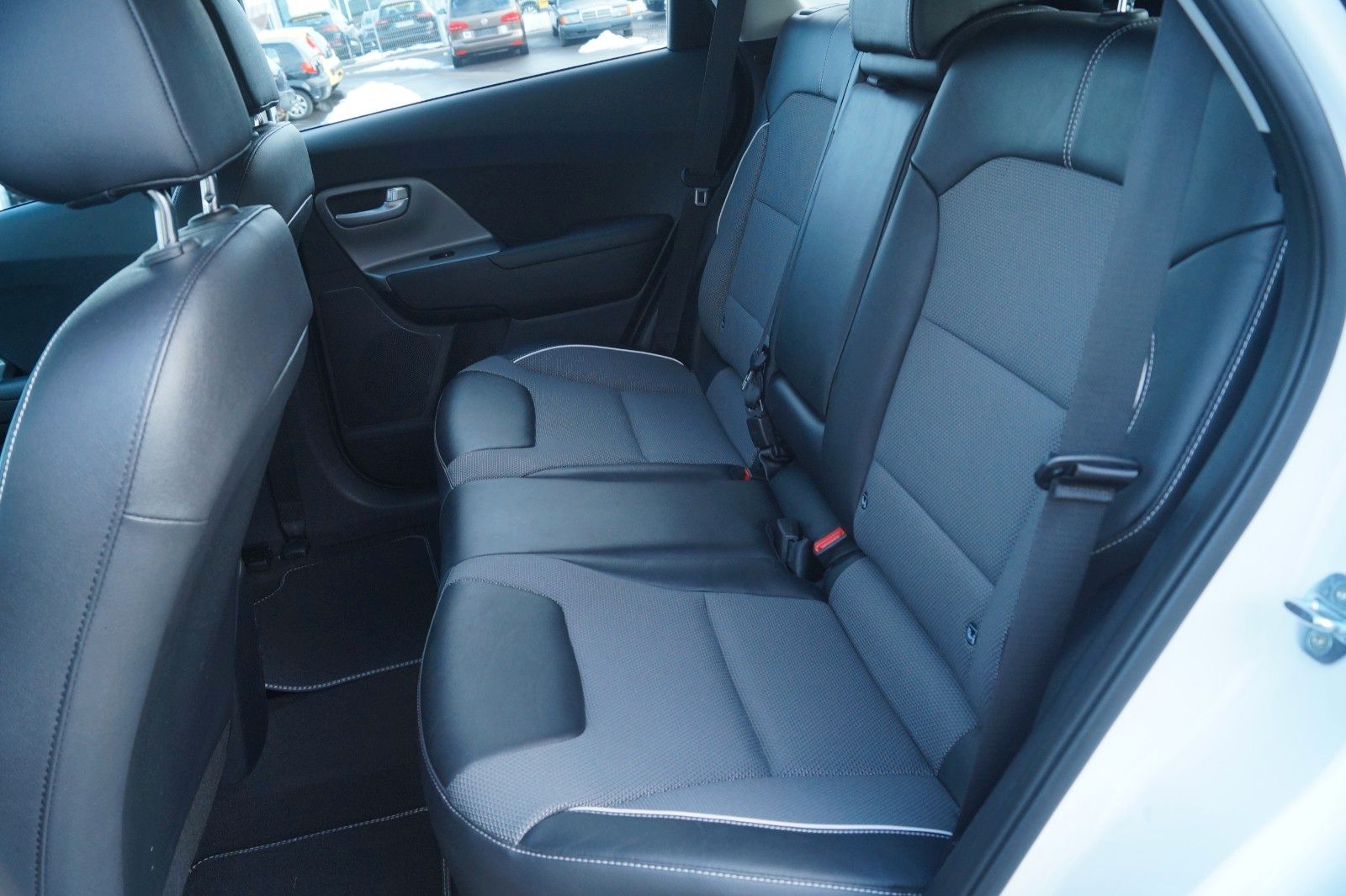 Fahrzeugabbildung Kia Niro 64kwH/150kw/SOH 97%/Wä.Pumpe