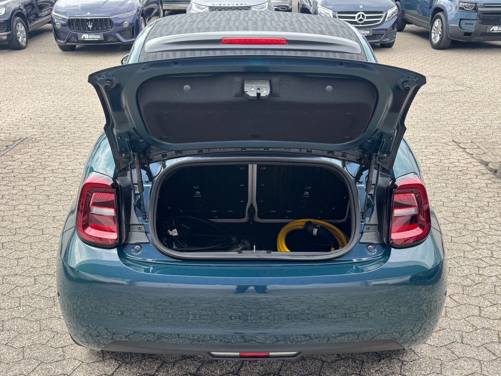 Fahrzeugabbildung Fiat 500 e La Prima/Leder/LED/R-Cam/ACC/Navi/SHZ